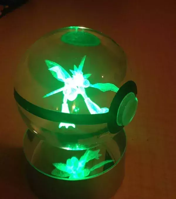 PokeMasterCrafter : une pokéball lumineuse en cristal renfermant Insécateur