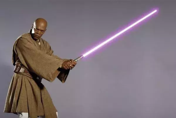 4. Le sabre de Mace Windu                                   