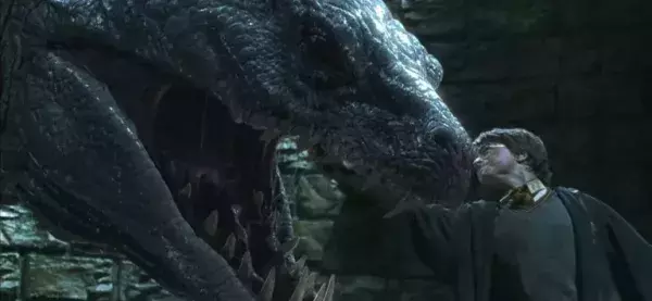 6. Comment se fait-il que le venin du Basilic n'ait pas tué immédiatement le Harry-Horcruxe lorsqu'il s'est fait mordre ?