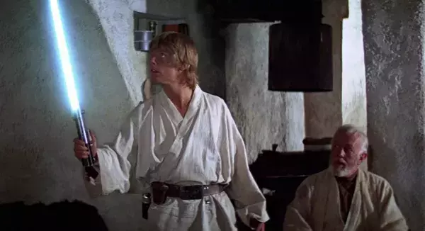 8. Le sabre de Luke Skywalker (Un Nouvel Espoir)