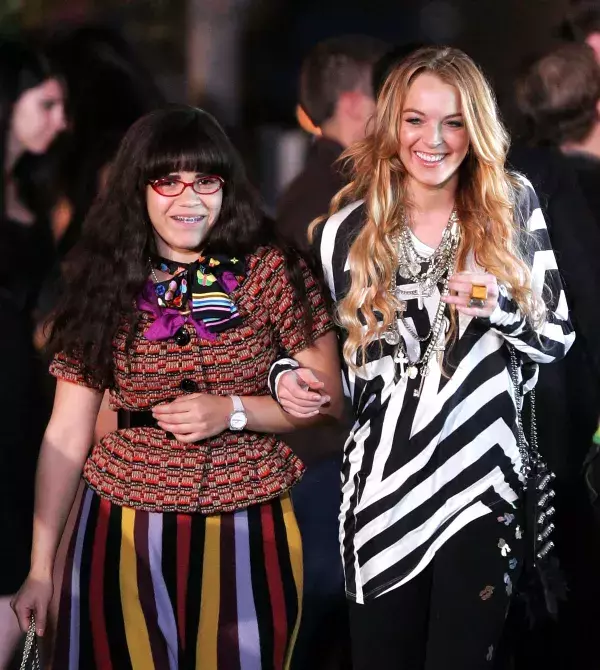 America Ferrera et Lindsay Lohan dans Ugly Betty