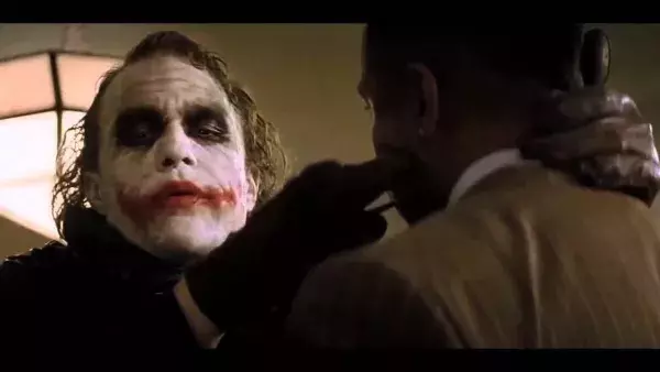 Batman - "Pourquoi cet air si sérieux ?(Why so serious?)"