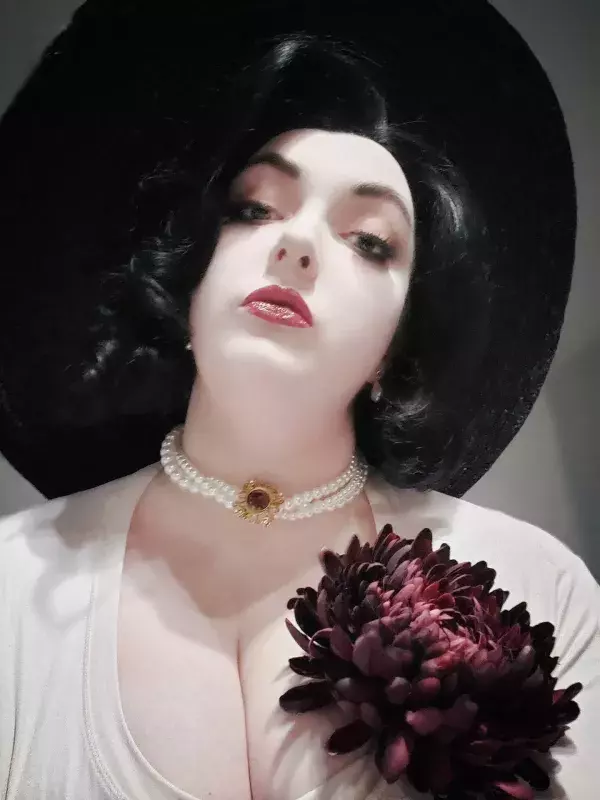 Lady Dimitrescu par Beck Poppins