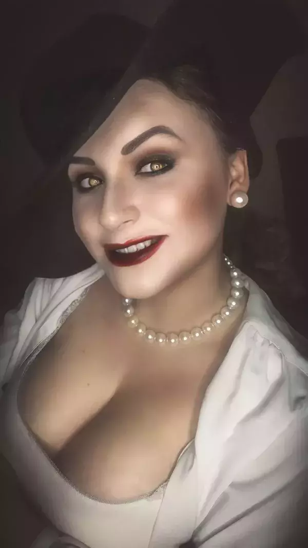 Lady Dimitrescu par Maria Bekker