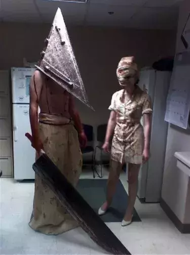 Pyramid Head et l'infirmière