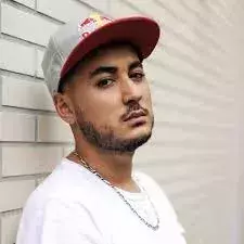 Comme Gotaga qui n'en finit plus de grimper dans les classements. Il a été sacré streamer le plus populaire au monde récemment et quand on pense streaming on pense direct à lui. Une référence !