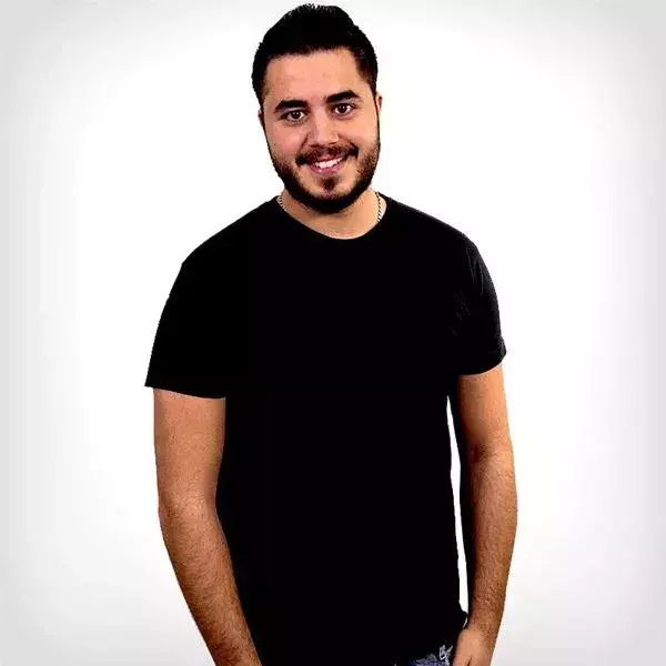 Il nous fait penser à Doigby. Il accompagne Gotaga dans ses plus gros projets. Et comme Samwel, Doigby a pris de l'importance pour être un acteur majeur du stremaing français.