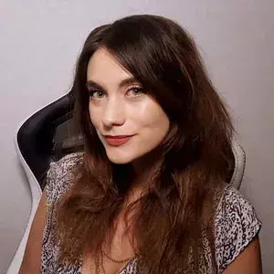 Maghla nous fait penser à Arya. Elle que rien ne prédestinait à devenir streameuse et venue sur Twitch un peu par hasard. Tout de suite on l'a senti à l'aise dans ce nouveau milieu et elle aussi.