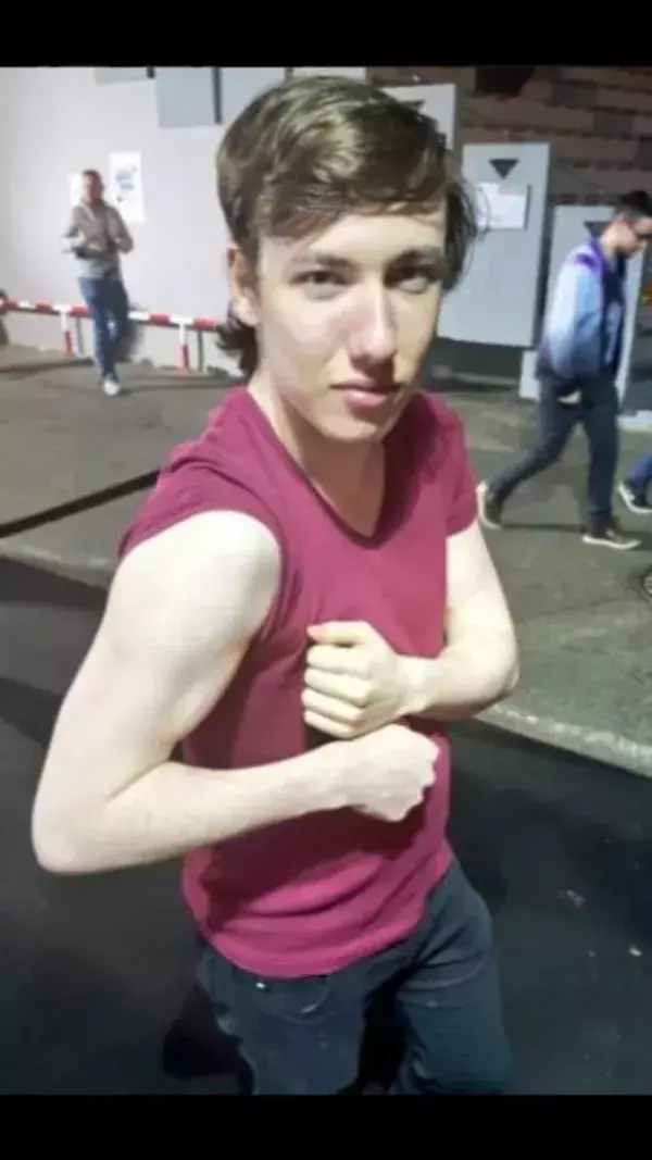 Un peu comme Sardoche qui est un streamer qui divise les viewers. Tout le monde regarde ce qu'il fait en attendant et en espérant qu'il chute et qu'il disparaisse.